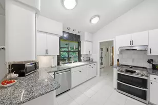 18546 Lake Bend Dr, Jupiter, FL 33458 - Photo 11