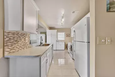 1211 NW 44th Street, Deerfield Beach, FL 33064 - Photo 5