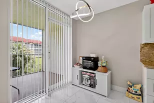 110 Half Moon Cir, Hypoluxo, FL 33462 - Photo 23