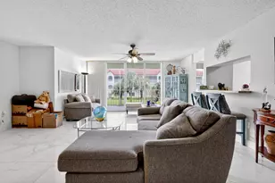 110 Half Moon Cir, Hypoluxo, FL 33462 - Photo 9