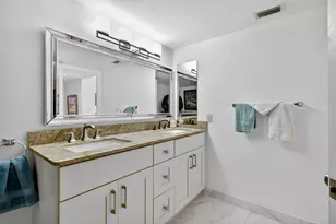 110 Half Moon Cir, Hypoluxo, FL 33462 - Photo 13