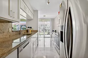 110 Half Moon Cir, Hypoluxo, FL 33462 - Photo 5