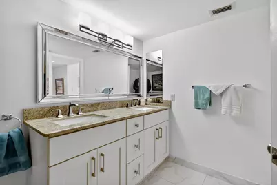 110 Half Moon Circle #D2, Hypoluxo, FL 33462 - Photo 13