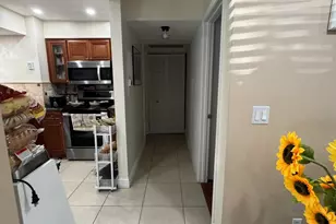 725 Lori Dr, Palm Springs, FL 33461 - Photo 19