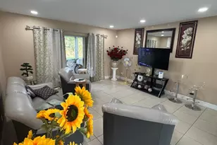 725 Lori Dr, Palm Springs, FL 33461 - Photo 15