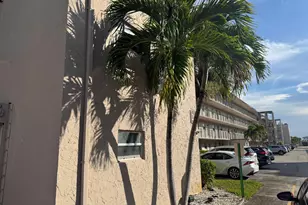 725 Lori Dr, Palm Springs, FL 33461 - Photo 3