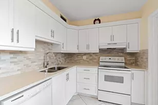 4000 NW 44th Ave, Lauderdale Lakes, FL 33319 - Photo 9