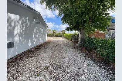 840 NW 33rd Street, Oakland Park, FL  - Photo 19