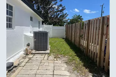 3631 NW 33rd Avenue, Lauderdale Lakes, FL 33309 - Photo 23