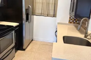 2810 N Oakland Forest Dr, Oakland Park, FL 33309 - Photo 7