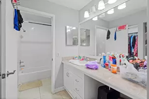 402 Lakeview Dr E, Royal Palm Beach, FL 33411 - Photo 11