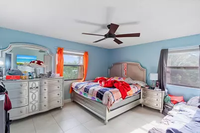 402 Lakeview Drive E, Royal Palm Beach, FL 33411 - Photo 15