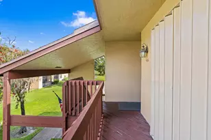 402 Lakeview Dr E, Royal Palm Beach, FL 33411 - Photo 9