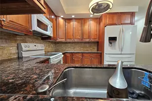 9245 Flynn Cir, Boca Raton, FL 33496 - Photo 15