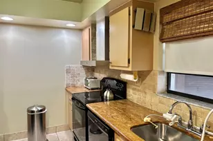 8600 NW 34th Pl, Sunrise, FL 33351 - Photo 5