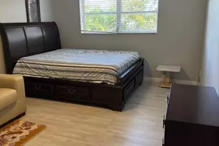 1040 Country Club Dr, Margate, FL 33063 - Photo 9