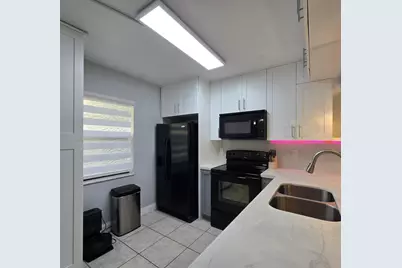 10501 W Broward Boulevard #302, Plantation, FL 33324 - Photo 11