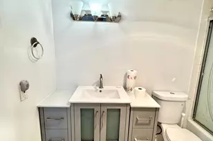 202 SE 10th St, Dania Beach, FL 33004 - Photo 11