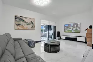 8992 Palm Tree Ln, Pembroke Pines, FL 33024 - Photo 11