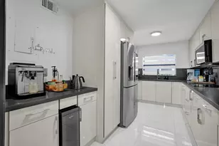 8992 Palm Tree Ln, Pembroke Pines, FL 33024 - Photo 3