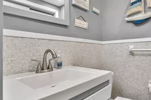 2000 Diana Dr, Hallandale Beach, FL 33009 - Photo 25