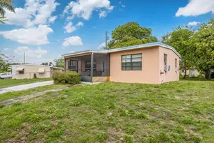 131 Ficus Tree Dr, Lantana, FL 33462 - Photo 3