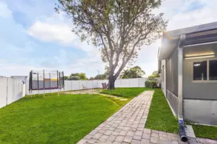 4040 NE 6th Ave, Deerfield Beach, FL 33064 - Photo 27