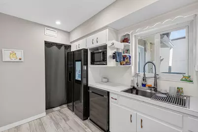 1570 NE 30th Place, Oakland Park, FL 33334 - Photo 21