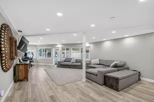 1570 NE 30th Pl, Oakland Park, FL 33334 - Photo 13