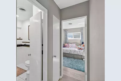 1570 NE 30th Place, Oakland Park, FL 33334 - Photo 33