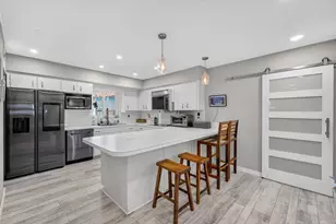 1570 NE 30th Pl, Oakland Park, FL 33334 - Photo 11