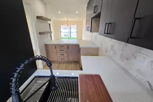 3001 Sunrise Lakes Dr E, Sunrise, FL 33322 - Photo 19