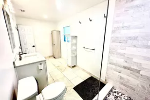 1742 NE 7th St, Fort Lauderdale, FL 33304 - Photo 13