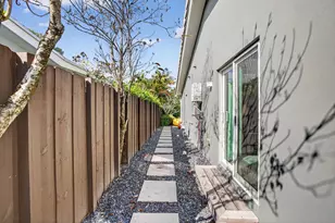 1721 NE 37th St, Oakland Park, FL 33334 - Photo 57