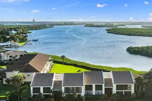 3225 S Lakeview Cir, Fort Pierce, FL 34949 - Photo 9