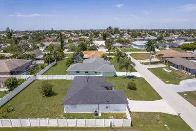 610 SE 21st Lane, Cape Coral, FL 33990 - Photo 3