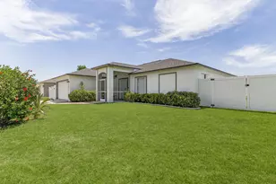 610 SE 21st Ln, Cape Coral, FL 33990 - Photo 7