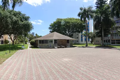 1000 NE 12th Avenue #106, Hallandale Beach, FL 33009 - Photo 45