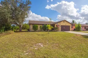 2543 SE Price Ct, Port Saint Lucie, FL 34984 - Photo 3