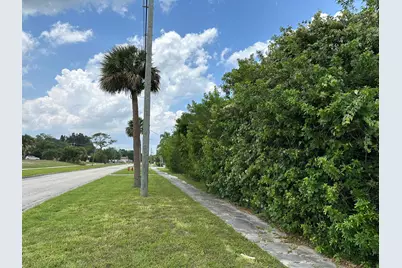 1654 N Central Avenue, Sebastian, FL 32958 - Photo 3