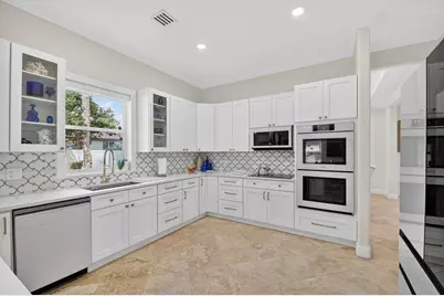 7249 NE Bay Harbour Avenue, Boca Raton, FL 33487 - Photo 11