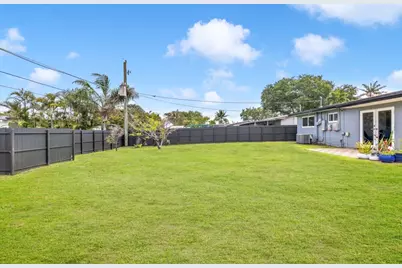 8781 NW 15th Street, Pembroke Pines, FL 33024 - Photo 15
