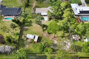 8631 Hidden Pines Rd, Fort Pierce, FL 34945 - Photo 9