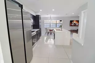 11303 Lakeview Dr, Coral Springs, FL 33071 - Photo 9