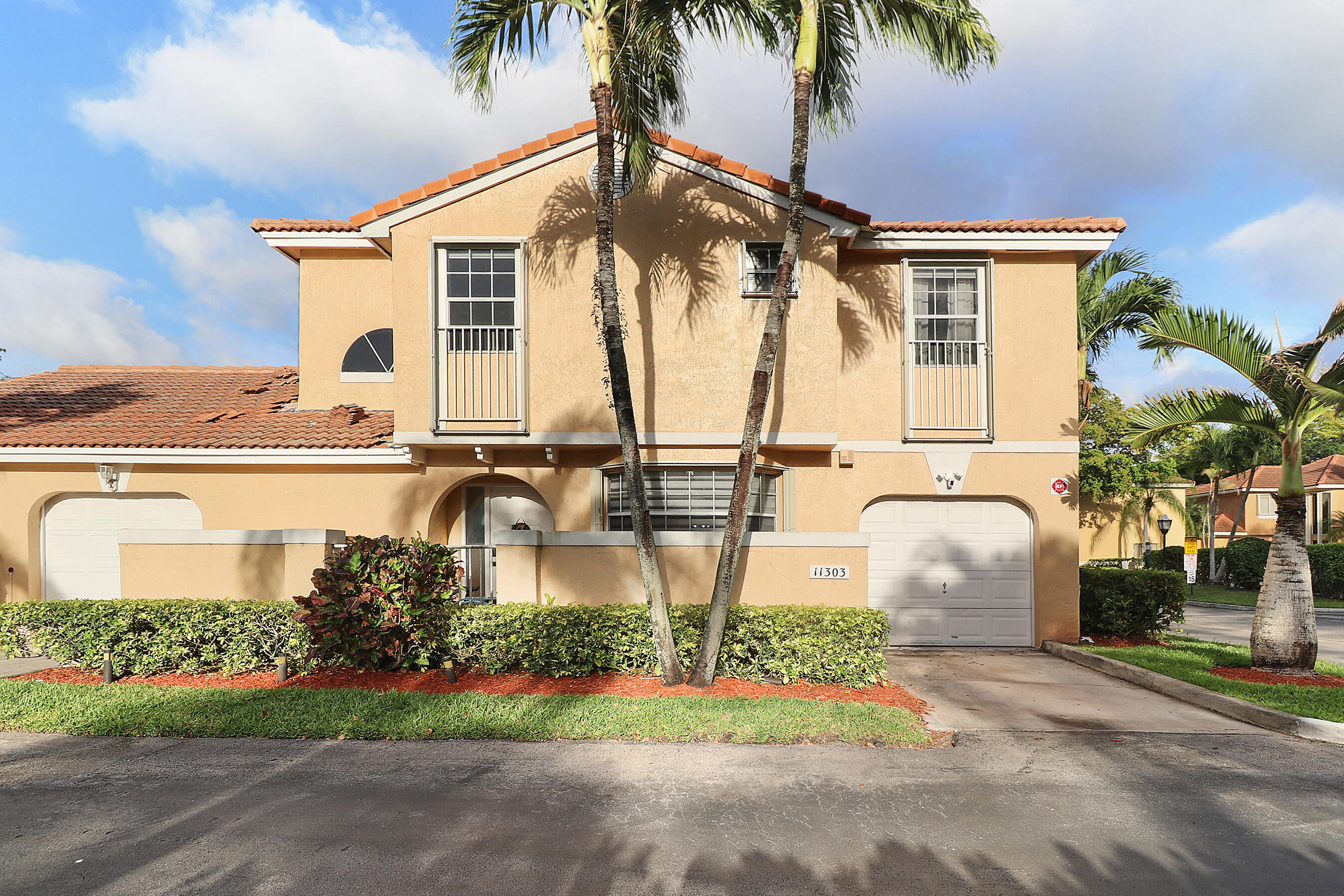 11303 Lakeview Dr #8-m - 11303 Lakeview Dr #8-m, Coral Springs, FL 33071 Luxury Property | Jose Angel Pina