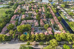 11303 Lakeview Dr, Coral Springs, FL 33071 - Photo 29