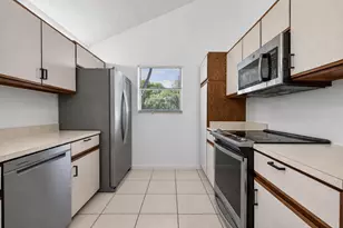 102 Maplecrest Cir, Jupiter, FL 33458 - Photo 9