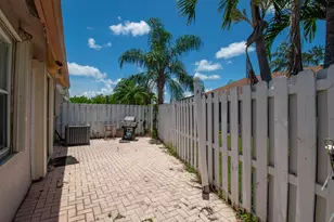 9709 Sunny Isle Cir, Boca Raton, FL 33428 - Photo 35