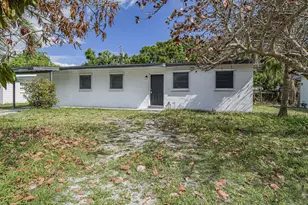 734 5th Pl SW, Vero Beach, FL 32962 - Photo 1