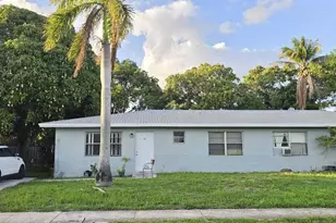 233 SE 26th Ave, Boynton Beach, FL 33435 - Photo 1